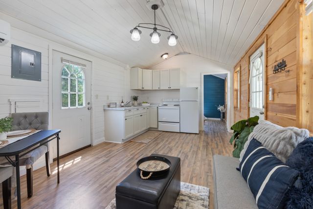 10931 Beechcraft Rd, Bon Aqua, TN 37025