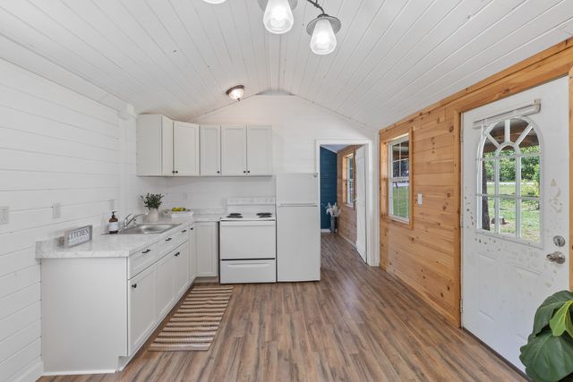 10931 Beechcraft Rd, Bon Aqua, TN 37025
