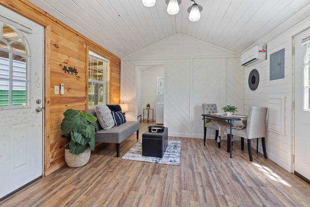 10931 Beechcraft Rd, Bon Aqua, TN 37025