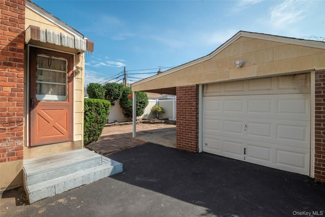 82-53 266th Street, Floral Park, NY 11004