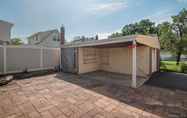 82-53 266th Street, Floral Park, NY 11004