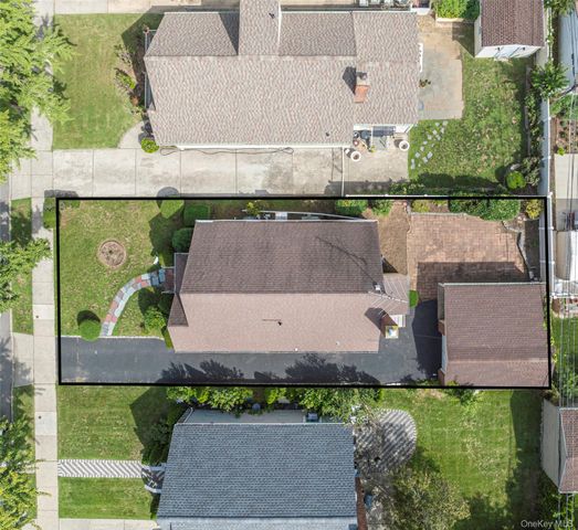 82-53 266th Street, Floral Park, NY 11004