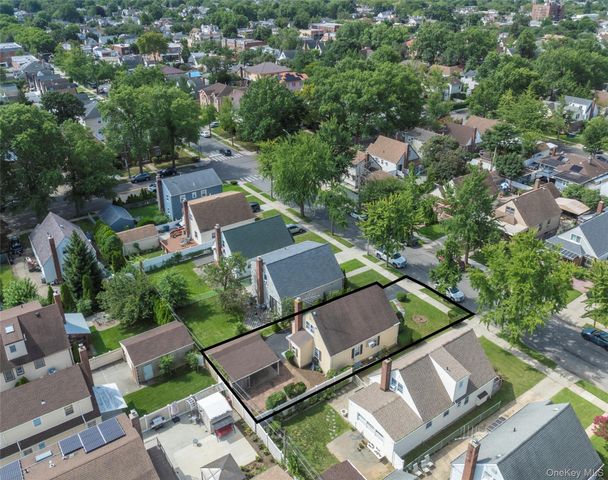 82-53 266th Street, Floral Park, NY 11004