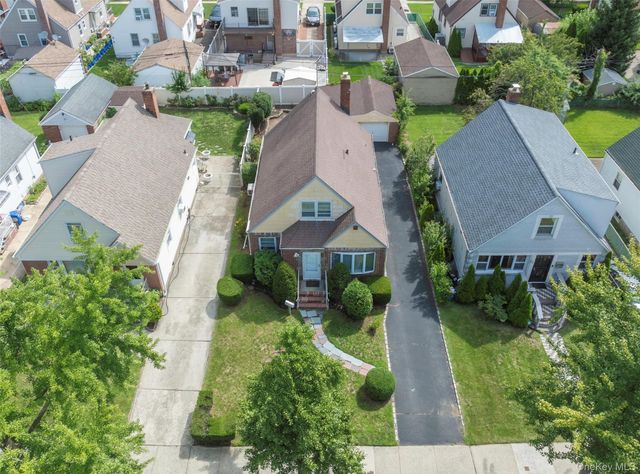 82-53 266th Street, Floral Park, NY 11004