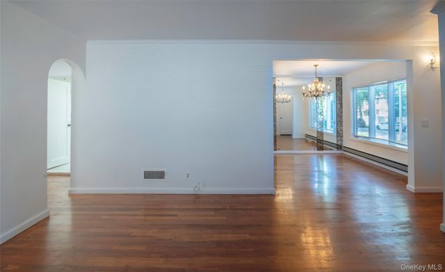 82-53 266th Street, Floral Park, NY 11004
