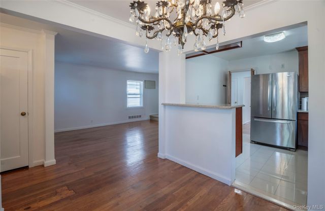 82-53 266th Street, Floral Park, NY 11004