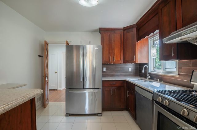 82-53 266th Street, Floral Park, NY 11004