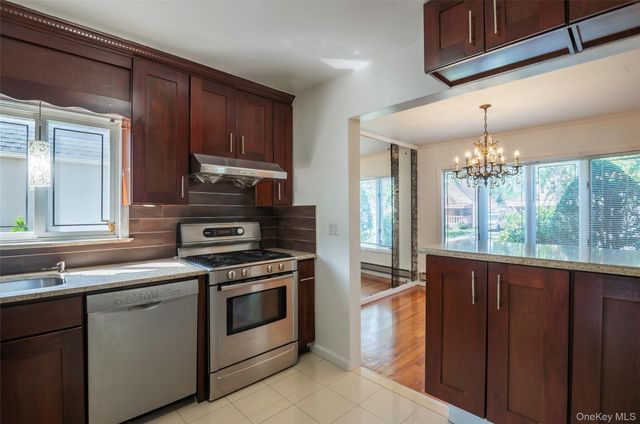82-53 266th Street, Floral Park, NY 11004