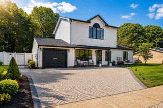 102 Inverness Road, Holbrook, NY 11741