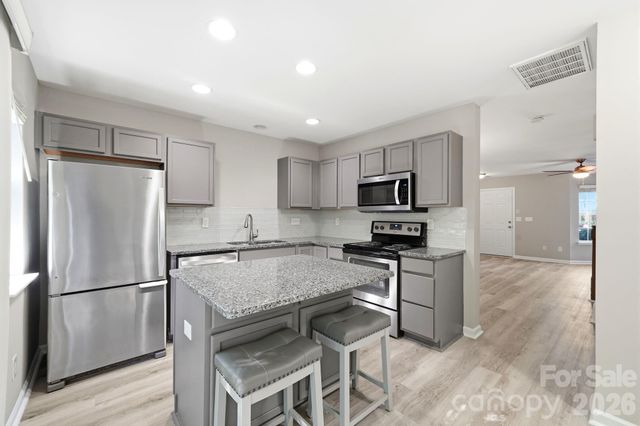 687 Rock Lake Glen, Fort Mill, SC 29715