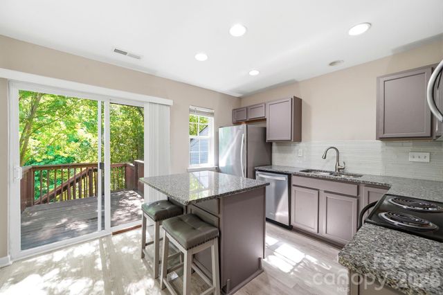 687 Rock Lake Glen, Fort Mill, SC 29715