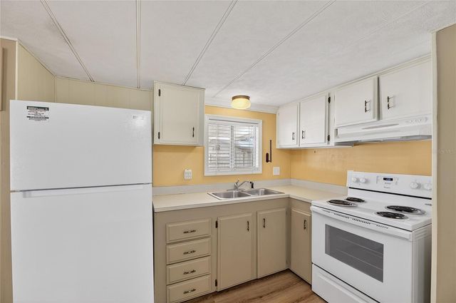 38644 REMORA AVENUE, Zephyrhills, FL 33542