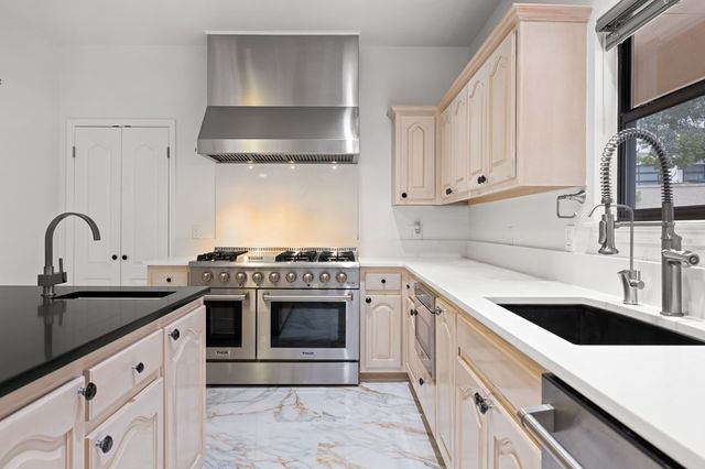 315 Lakewood Dr, Kerrville, TX 78028