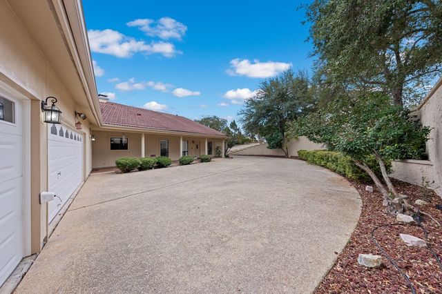 315 Lakewood Dr, Kerrville, TX 78028