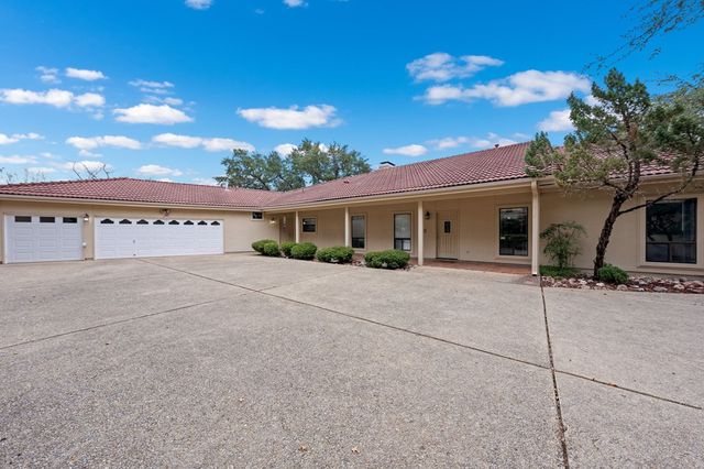 315 Lakewood Dr, Kerrville, TX 78028