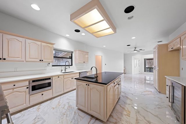 315 Lakewood Dr, Kerrville, TX 78028