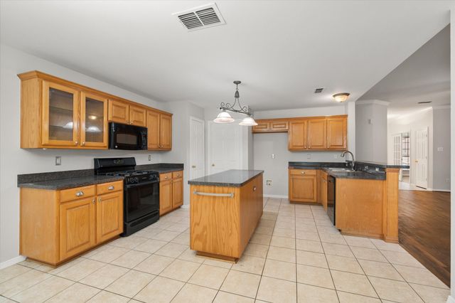 5605 Lasso Road, Arlington, TX 76017