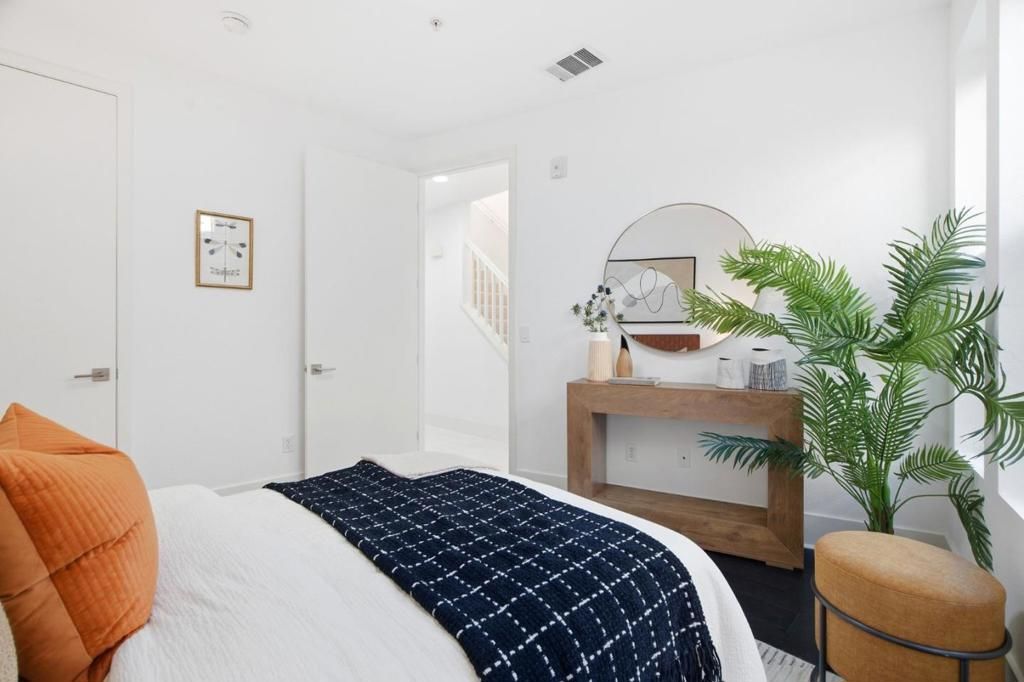 Image 20 of property listing at 820 Altaire Walk, Palo Alto, CA 94303