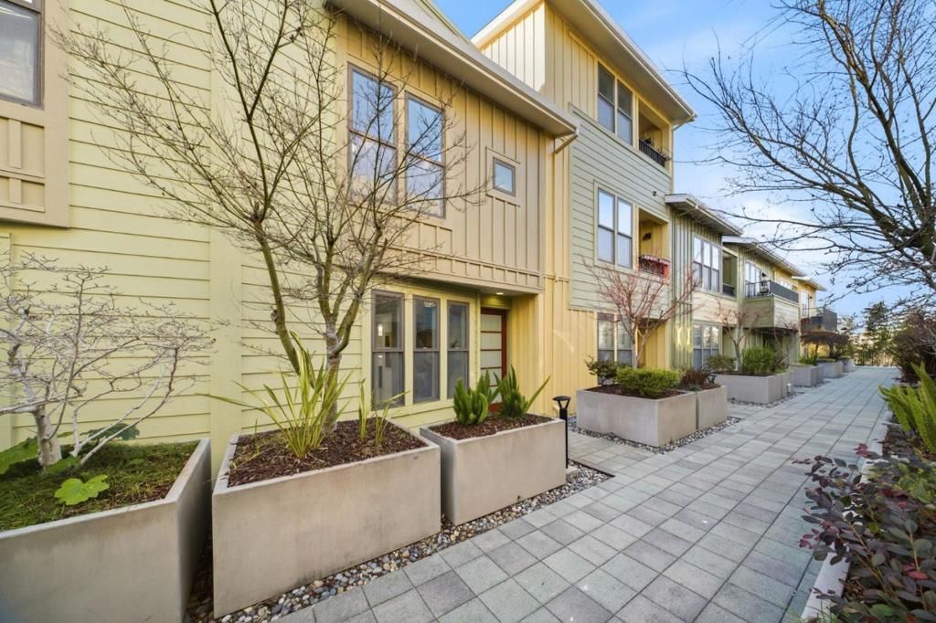 Image 25 of property listing at 820 Altaire Walk, Palo Alto, CA 94303