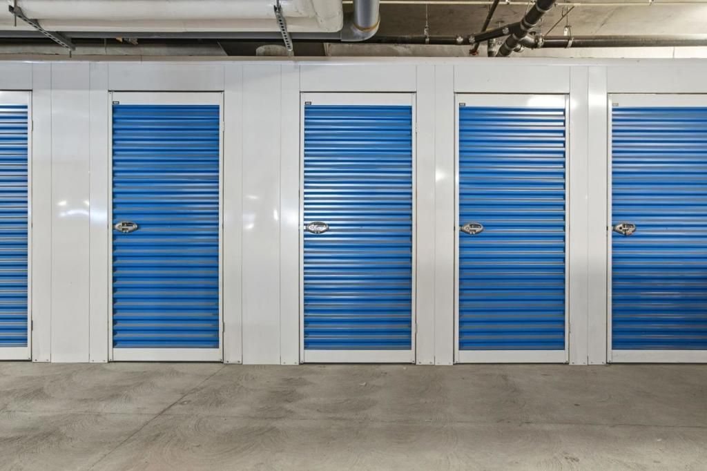 Image 28 of property listing at 820 Altaire Walk, Palo Alto, CA 94303