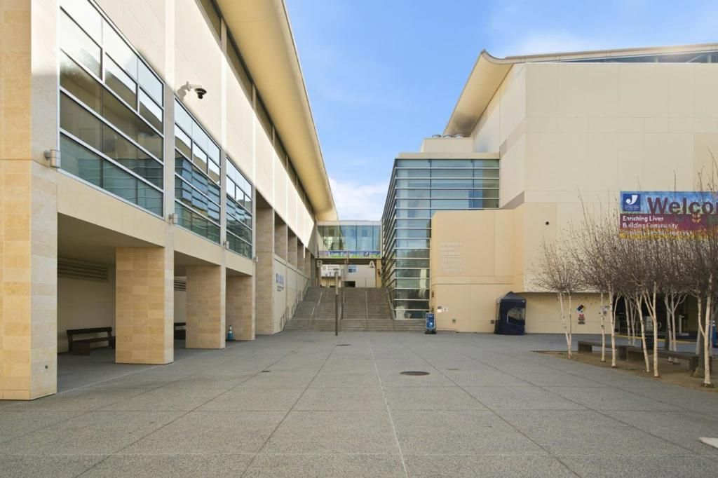 Image 32 of property listing at 820 Altaire Walk, Palo Alto, CA 94303