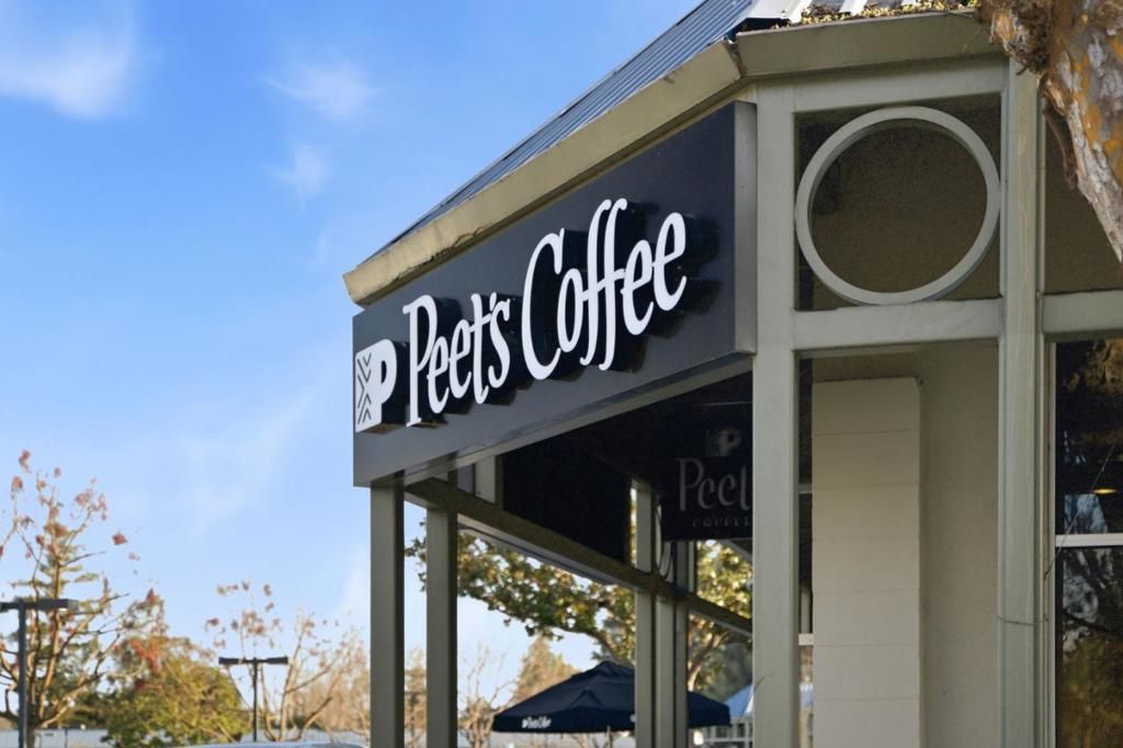 Image 41 of property listing at 820 Altaire Walk, Palo Alto, CA 94303