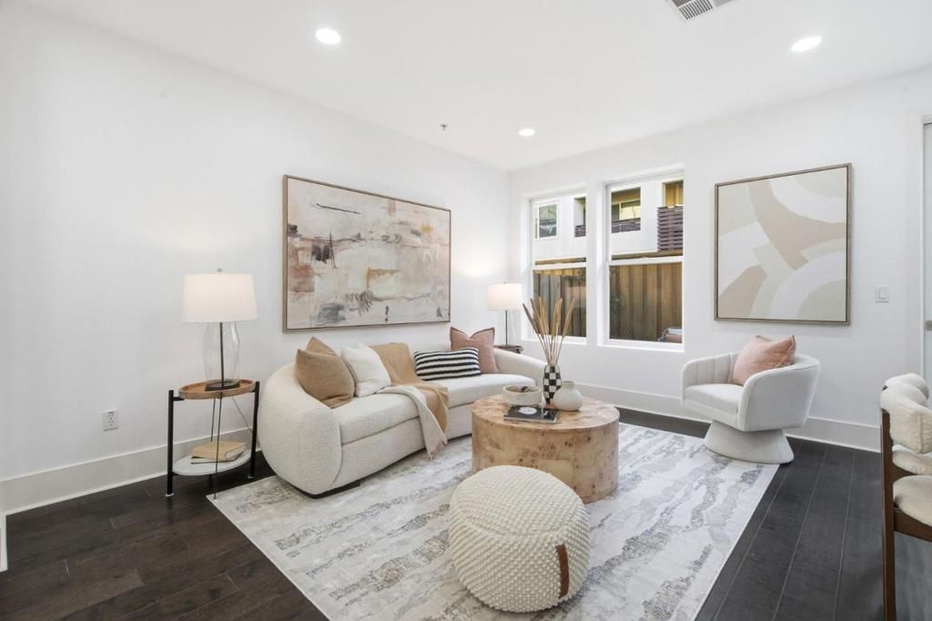 Image 6 of property listing at 820 Altaire Walk, Palo Alto, CA 94303