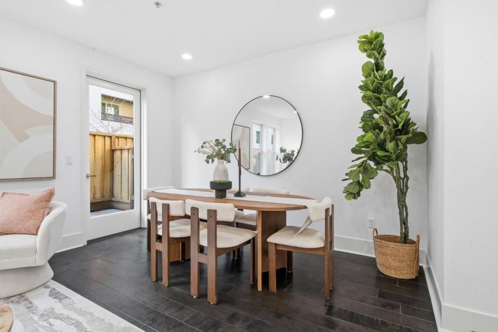 Image 8 of property listing at 820 Altaire Walk, Palo Alto, CA 94303