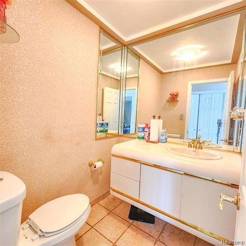 17160 Westland Avenue, Southfield, MI 48075