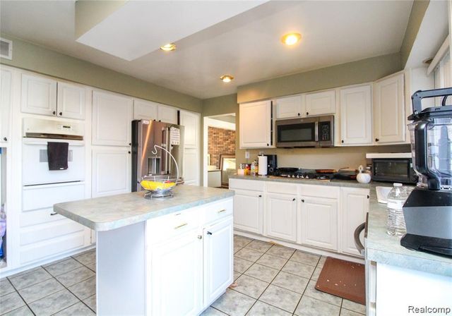 17160 Westland Avenue, Southfield, MI 48075