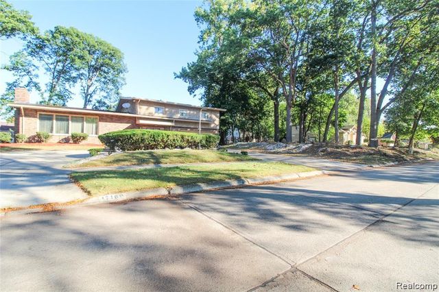 17160 Westland Avenue, Southfield, MI 48075