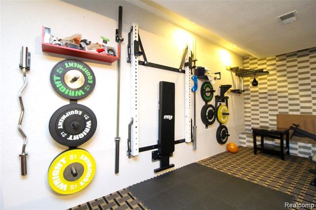 17160 Westland Avenue, Southfield, MI 48075