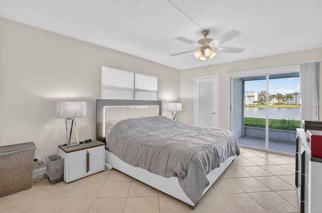 1090 Guildford E 1090, Boca Raton, FL 33434