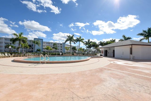 1090 Guildford E 1090, Boca Raton, FL 33434