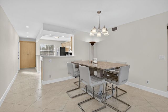 1090 Guildford E 1090, Boca Raton, FL 33434
