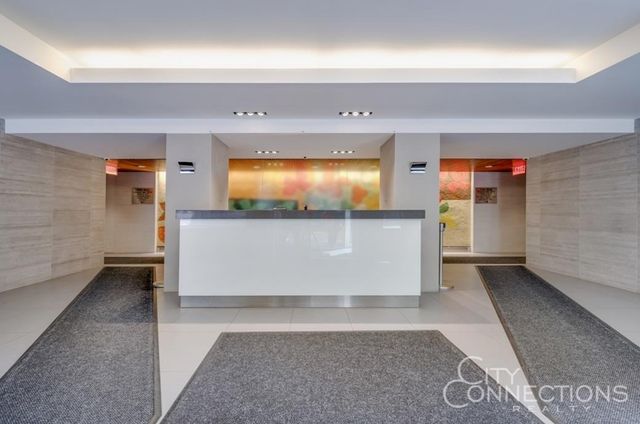 303 W 66th St Apt 9DE, New York City, NY 10023