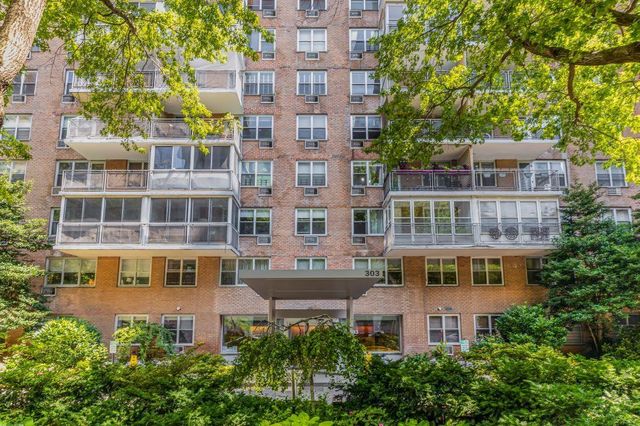 303 W 66th St Apt 9DE, New York City, NY 10023