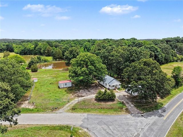 2908 Littlebrook Road, Seagrove, NC 27341