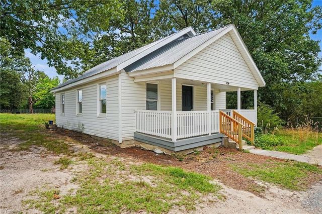 2908 Littlebrook Road, Seagrove, NC 27341