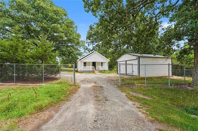 2908 Littlebrook Road, Seagrove, NC 27341