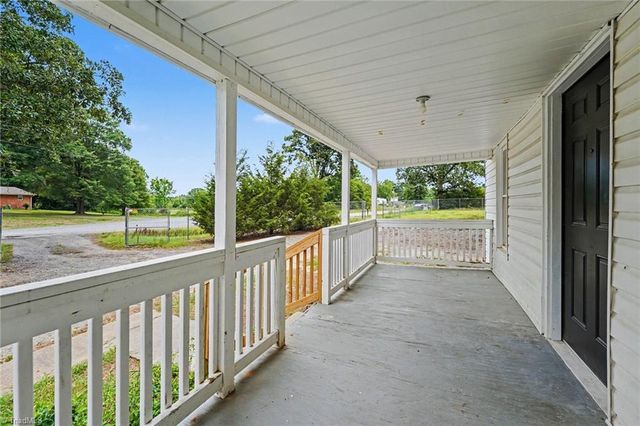 2908 Littlebrook Road, Seagrove, NC 27341