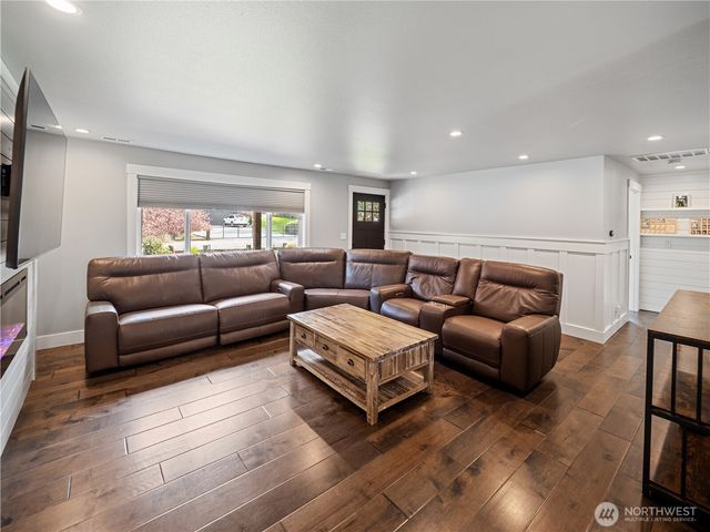 41423 270th Avenue SE, Enumclaw, WA 98022