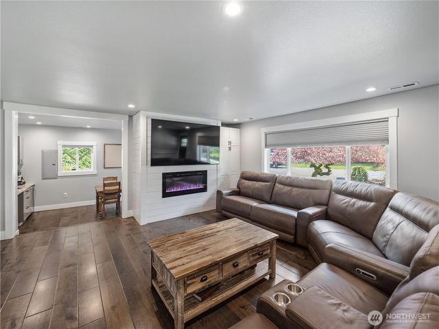 41423 270th Avenue SE, Enumclaw, WA 98022