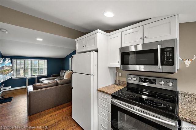 972 Ann Street, Birmingham, MI 48009