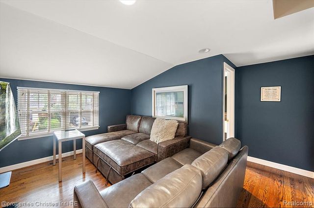 972 Ann Street, Birmingham, MI 48009