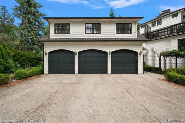 972 Ann Street, Birmingham, MI 48009