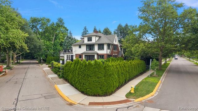 972 Ann Street, Birmingham, MI 48009
