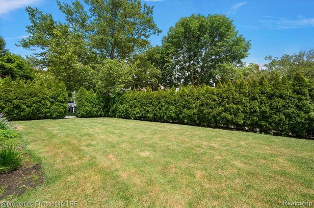 972 Ann Street, Birmingham, MI 48009