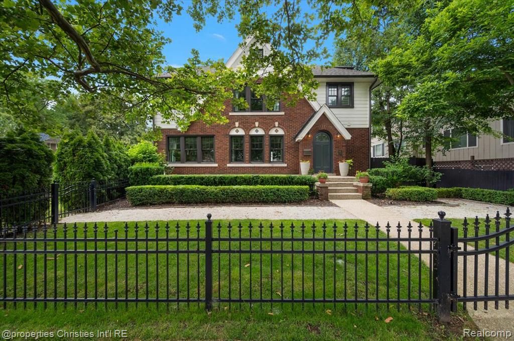 972 Ann Street, Birmingham, MI 48009