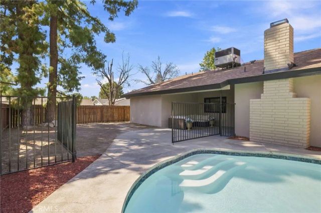 6805 Saddleback, Bakersfield, CA 93309